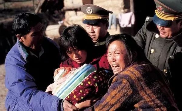 14歲為父子生下3孩：是人性黑暗，還是愚昧悲劇