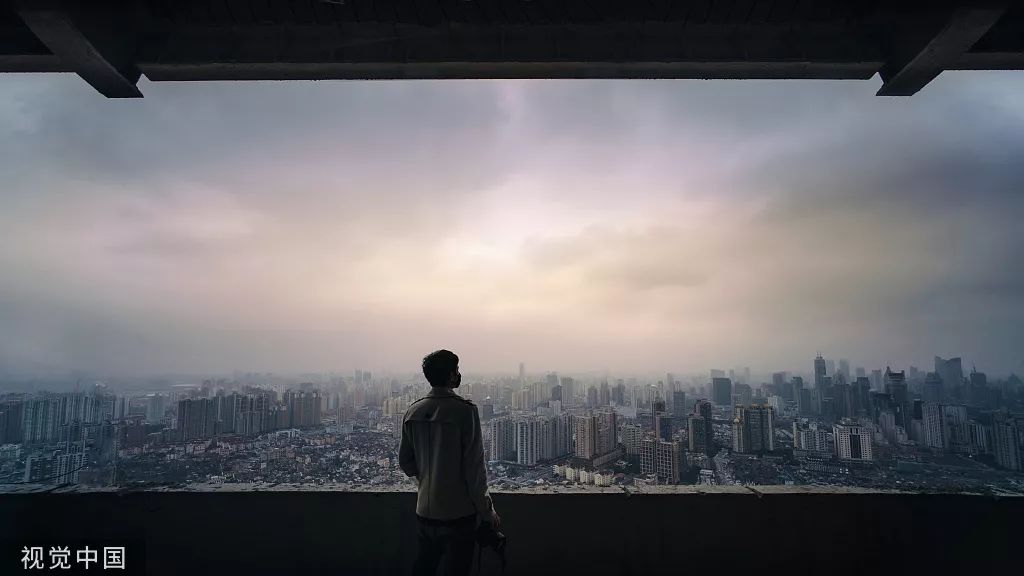 下班不敢回家的男人，到底在干什么？
