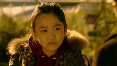 少年之惡從何而來？7歲女孩眼睛被塞十幾張紙片