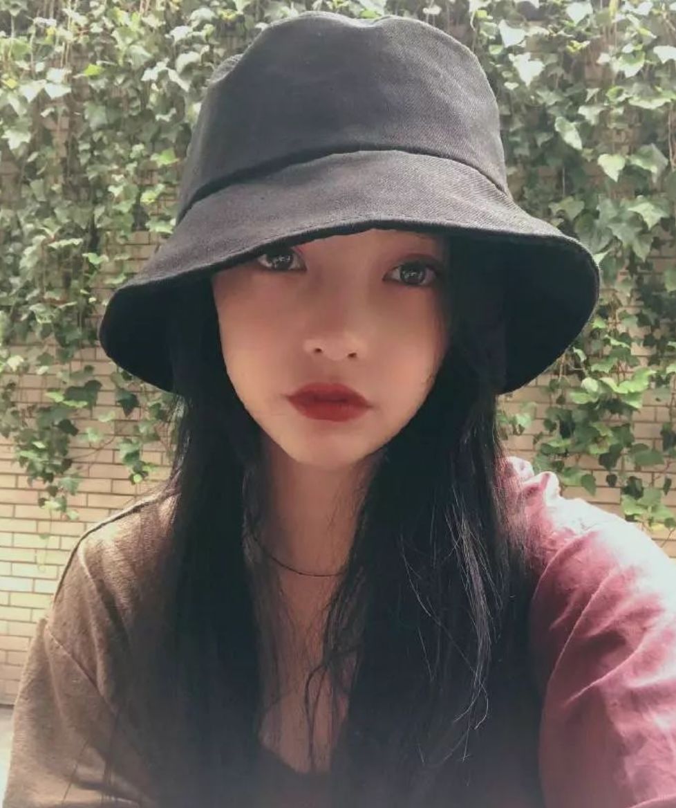 美麗，富有，年少成名，她為何選擇死亡？