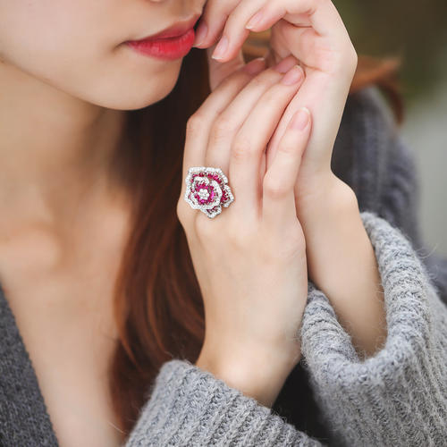 傳統(tǒng)婚姻，它主要意義之一在于保護(hù)女性的權(quán)益
