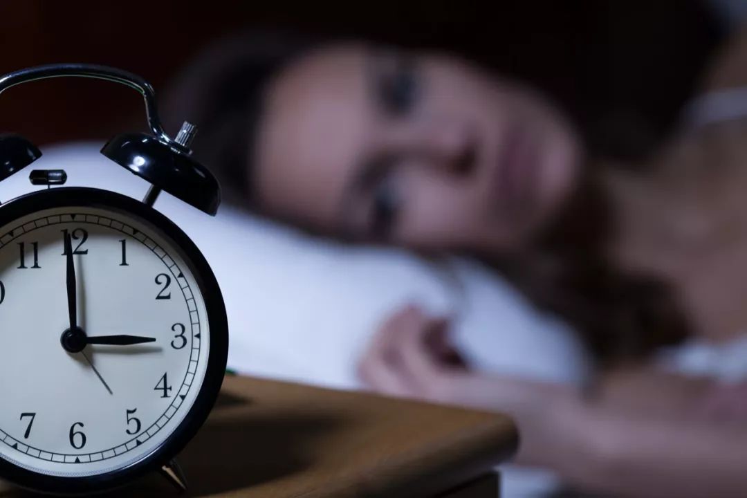 焦慮很可能是睡眠不足導(dǎo)致的，但不必過分擔(dān)心