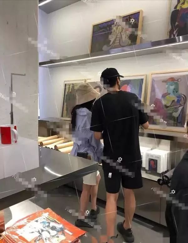 楊冪新戀情曝光被群嘲：離過(guò)婚的女人，不配擁有愛(ài)情？