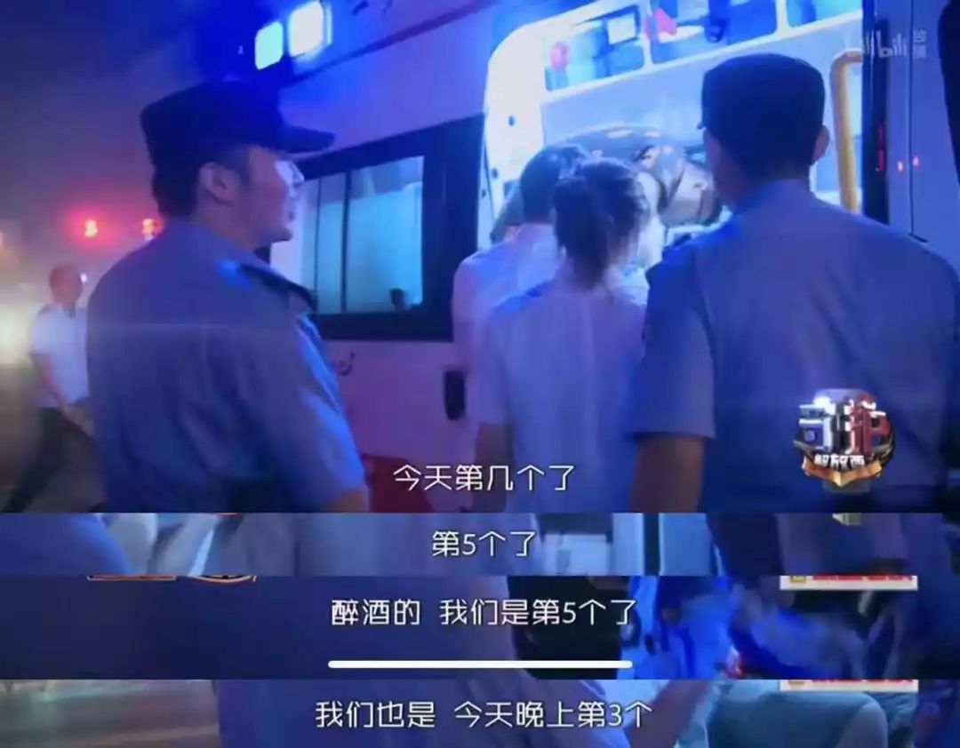 凌晨一點(diǎn)撬鎖開門，大媽搶劫分手老伴：解放西沒有愛情，只有溫情