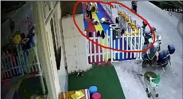 男子跳樓砸死2名女生，家屬披露一個細節(jié)令人痛心