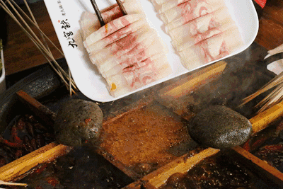 生活不易，當(dāng)你痛了，舔一舔手指安慰自己