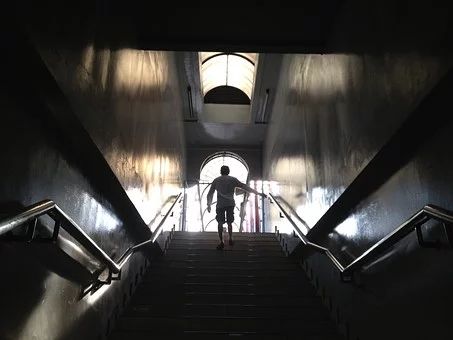 我想向前邁進(jìn)，哪怕一步丨自卑真的很可怕嗎？