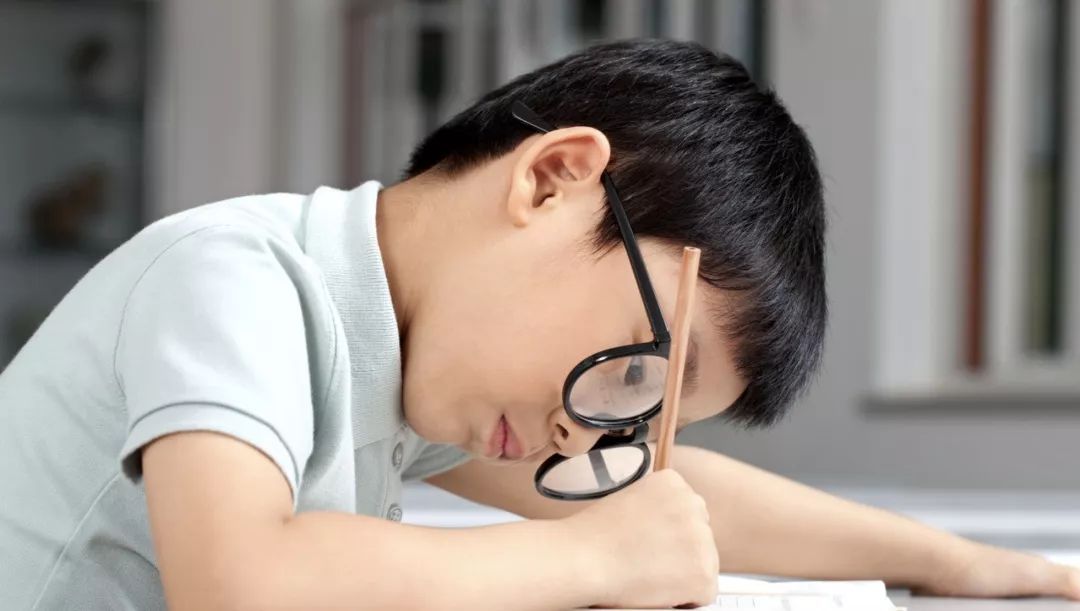 孩子0~7歲之間，是語(yǔ)言學(xué)習(xí)能力最強(qiáng)的時(shí)候