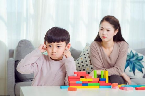 孩子易怒易哭鬧是心理問題嗎、該如何調(diào)教？