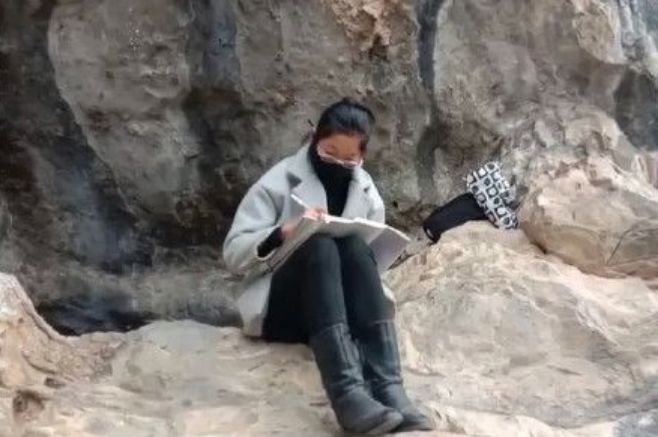 女孩無手機(jī)上網(wǎng)課自殺？你沒窮過，你真的不懂
