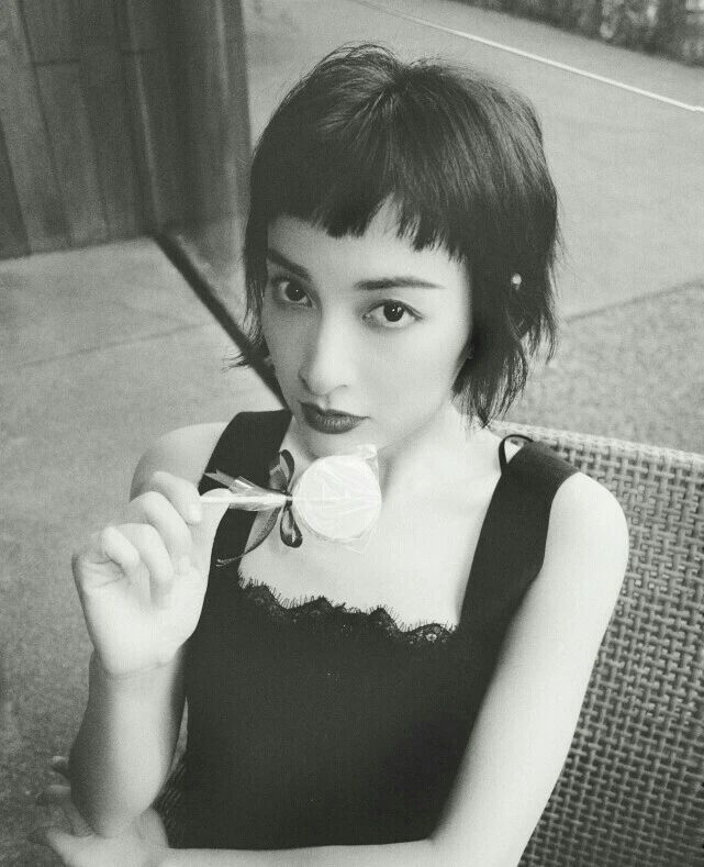 少年成名，卻深陷丑聞，被困于“乖乖女”的張含韻，如何乘風破浪？