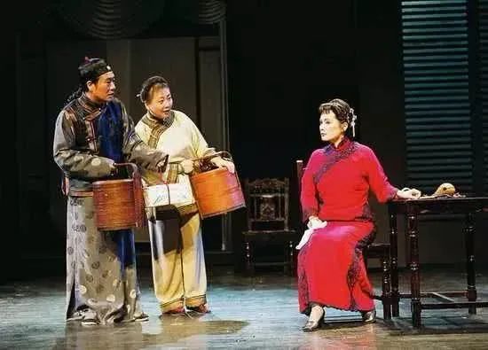 女人就應(yīng)該色一點(diǎn)