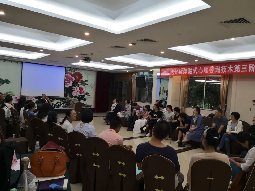 從學(xué)習(xí)的本質(zhì)，分析體驗(yàn)式心理咨詢是如何起效的