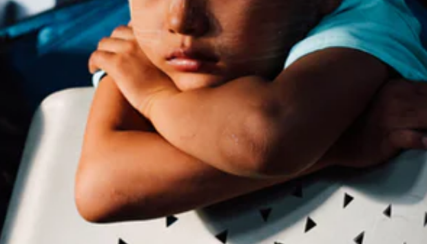 家暴幸存者的隱秘故事：我30歲了，還在為4歲時(shí)的噩夢(mèng)失眠