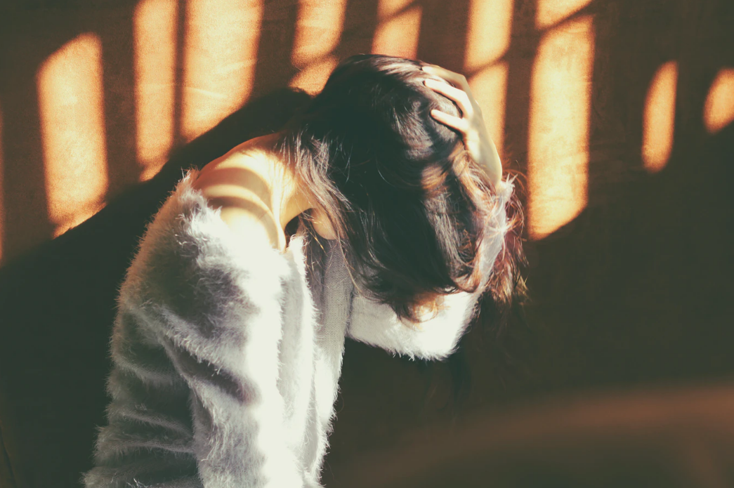 家暴幸存者的隱秘故事：我30歲了，還在為4歲時(shí)的噩夢(mèng)失眠