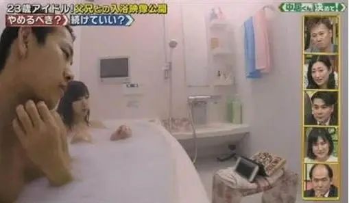 新型男女關(guān)系“浴友”跟異性一起洗澡你能接受嗎?