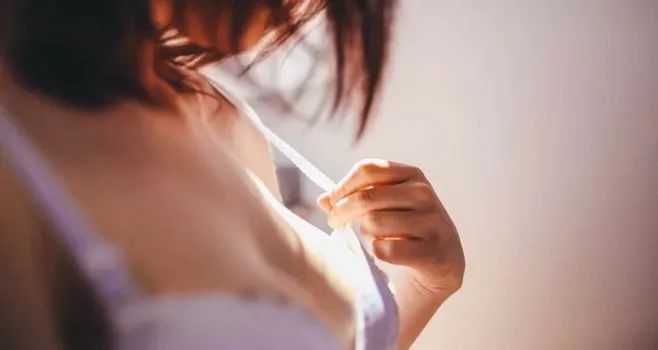 女生的哪個部位最敏感？