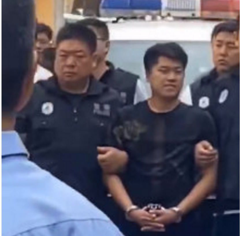 頂級渣男：男子當(dāng)街殺前女友