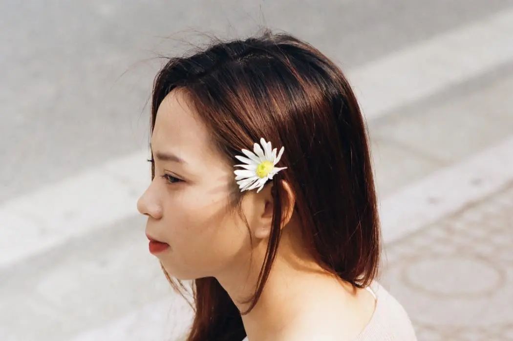 女生叫你哥說(shuō)明什么，多半是給你這3個(gè)暗示