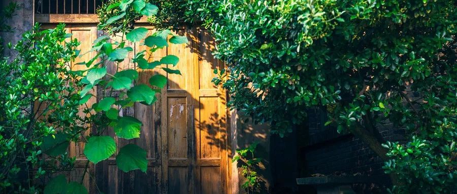 背著妻子與他人發(fā)生性行為，咨詢師應(yīng)該為他保密嗎？