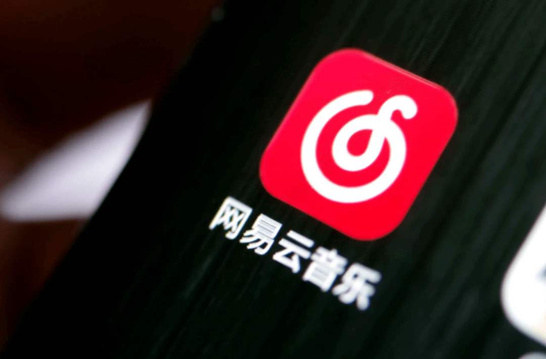 “網(wǎng)抑云”沖上熱搜：我們?yōu)槭裁戳?xí)慣了不快樂(lè)？