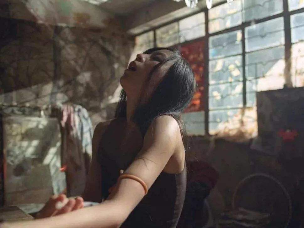 婚外情初級(jí)階段，迷茫困惑快樂(lè)并存