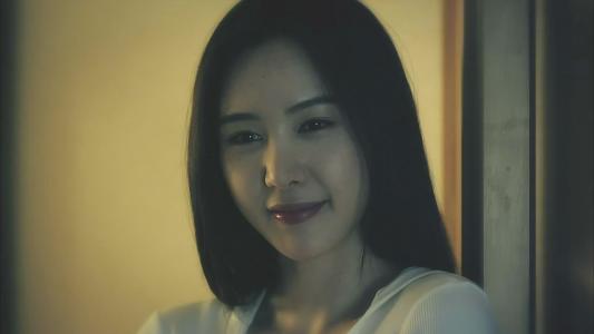 堅強(qiáng)的女人從不屈服于現(xiàn)實的苦難