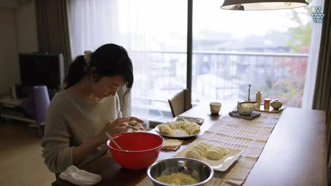 丈夫出軌，小三住進(jìn)家里：婚姻三人行，是藥還是毒？