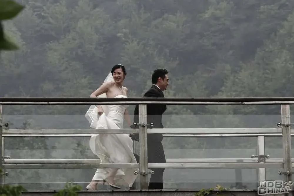 丈夫出軌，小三住進(jìn)家里：婚姻三人行，是藥還是毒？