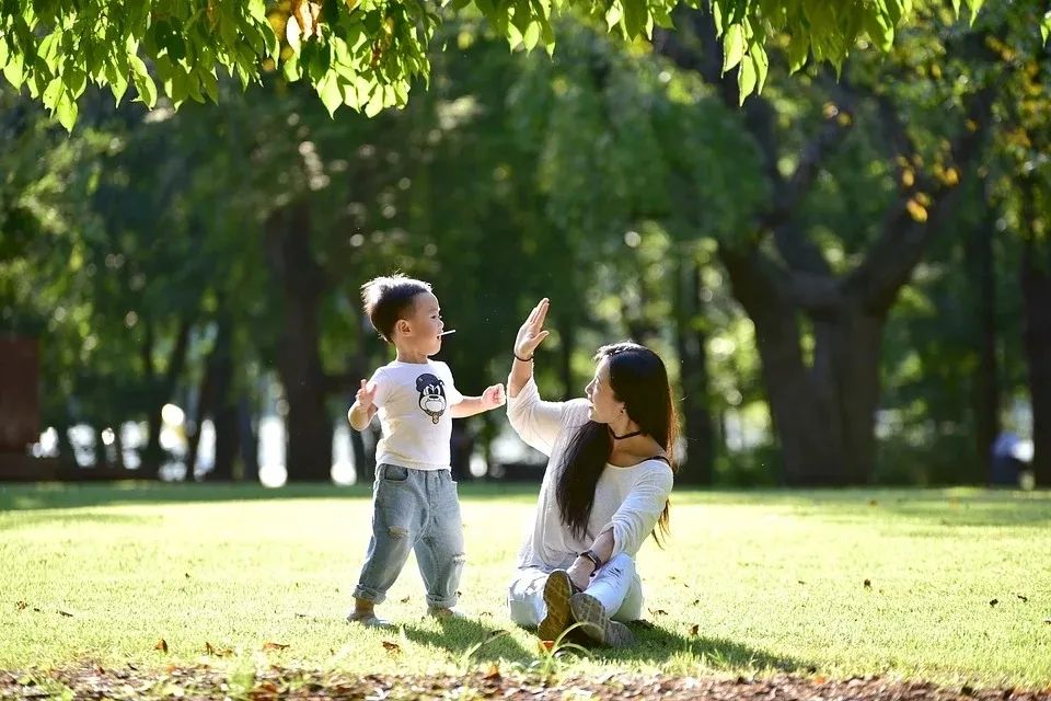 用“慢養(yǎng)”應(yīng)對(duì)養(yǎng)育中的焦慮