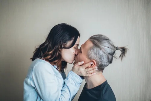 出軌女人回歸后離婚率-出軌后復(fù)合還會(huì)幸福嗎