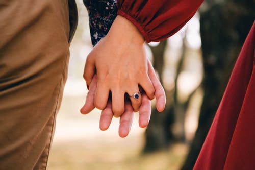 勾起男人保護(hù)欲的女人-激起男生保護(hù)欲的套路