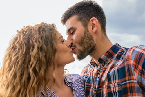 老公給老婆最溫暖的話-能讓老婆感動(dòng)流淚的話