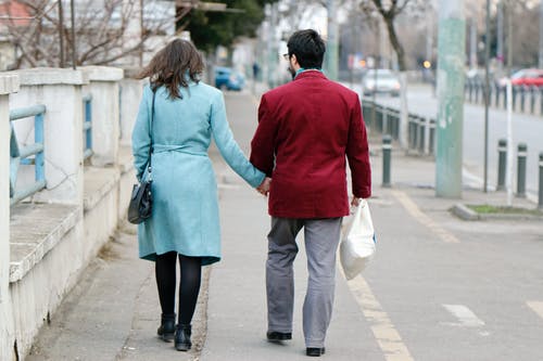 兩地分居男人外遇表現-分居多久男人容易出軌