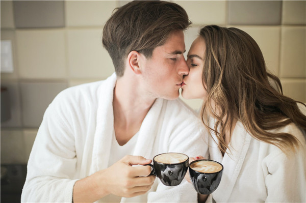 與老公吵架后如何處理?冷戰(zhàn)時-聰明女人的做法