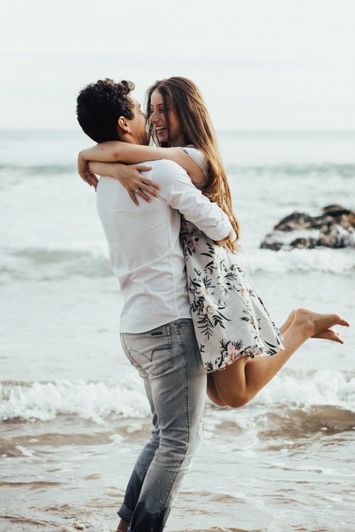 女生把你拉黑說(shuō)明什么?被女生拉黑還要繼續(xù)追嗎