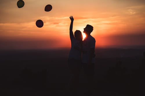 如何才能維持異地戀?完全沒(méi)感情基礎(chǔ)談異地