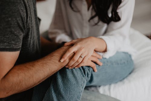 因?yàn)槔鄯质诌€會(huì)復(fù)合嗎?男人說(shuō)累了分手的心態(tài)