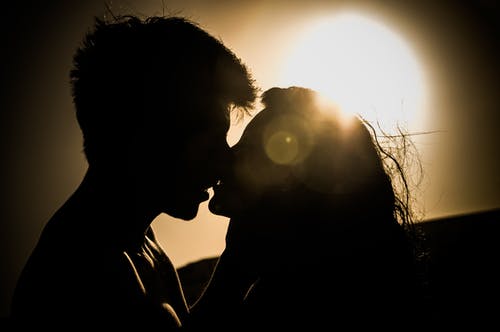 巧妙的告訴對方喜歡他-聊天如何暗示喜歡對方