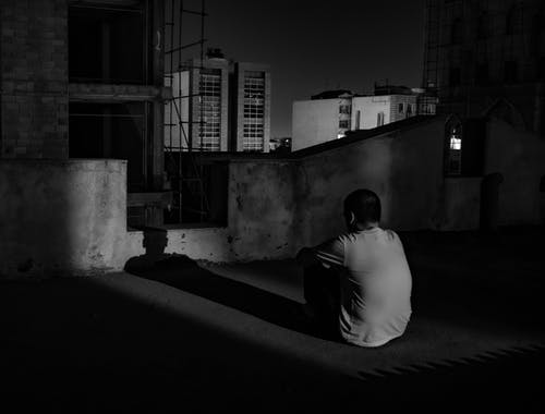 男生特別想親你的表現(xiàn)-男人的肢體證明喜歡你