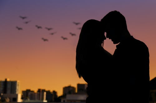 試探老婆外面有沒(méi)有人?女人出軌說(shuō)謊最準(zhǔn)的表現(xiàn)
