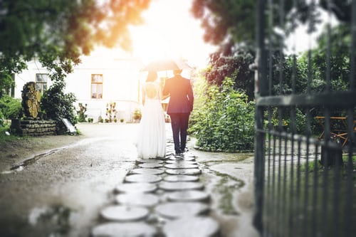 見到女生緊張?jiān)趺崔k?見到女生就緊張的克服方法