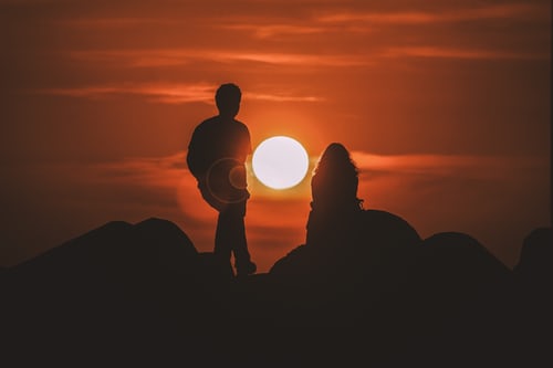 不認(rèn)識(shí)的異性怎么聊天?和異性聊天怎么找話題