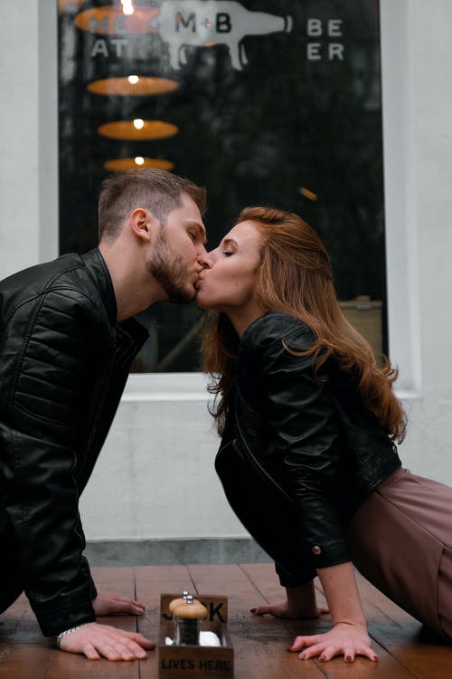 情商低男孩追哪種女孩?情商低男生追女生的套路