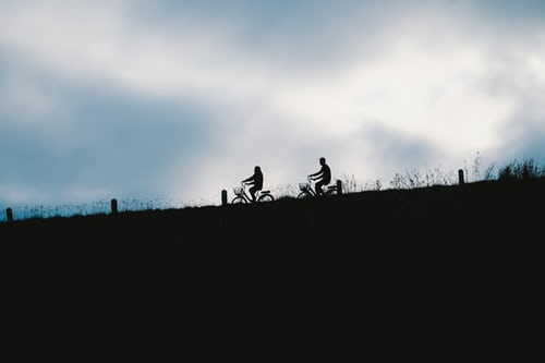 發(fā)現(xiàn)丈夫出軌正確做法-讓出軌男人的后悔的方法