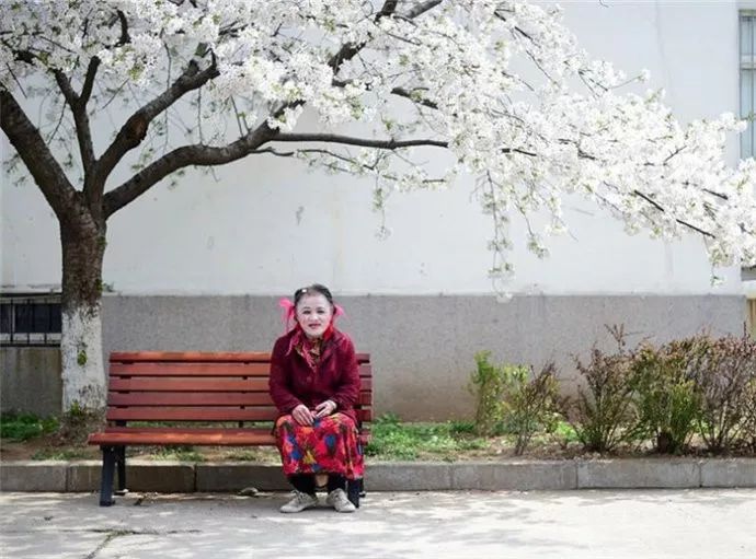 伊能靜兒子穿性感女裝：我不想做男人，有錯嗎？