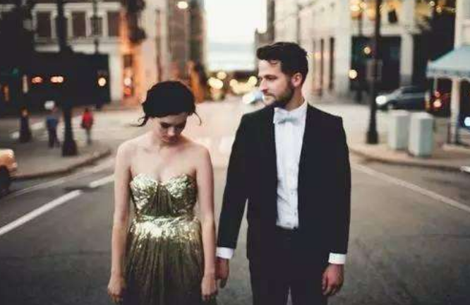 因?yàn)殄e愛而結(jié)婚一開始就是鬧劇