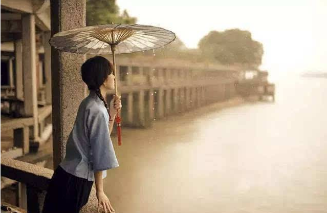 誰會(huì)為你撐起那把傘