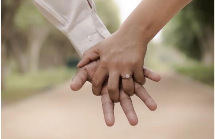 戀愛中的男女如何證明愛對(duì)方