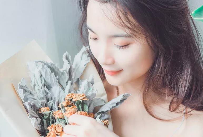 暗戀是深藏內(nèi)心的小歡喜
